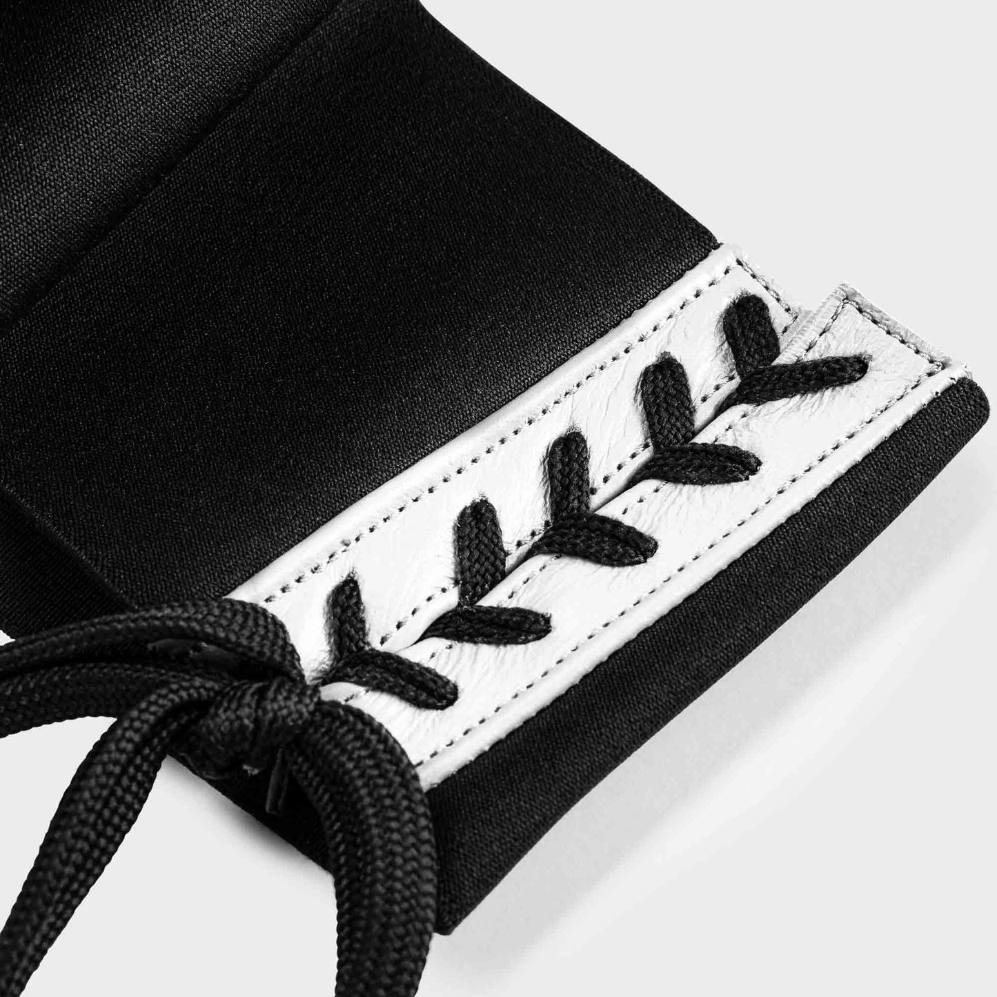 BOXHANDSCHUHE UND KOPFSCHUTZ AUS ECHTEM LEDER MIT TIEFSCHUZ - WEISS
