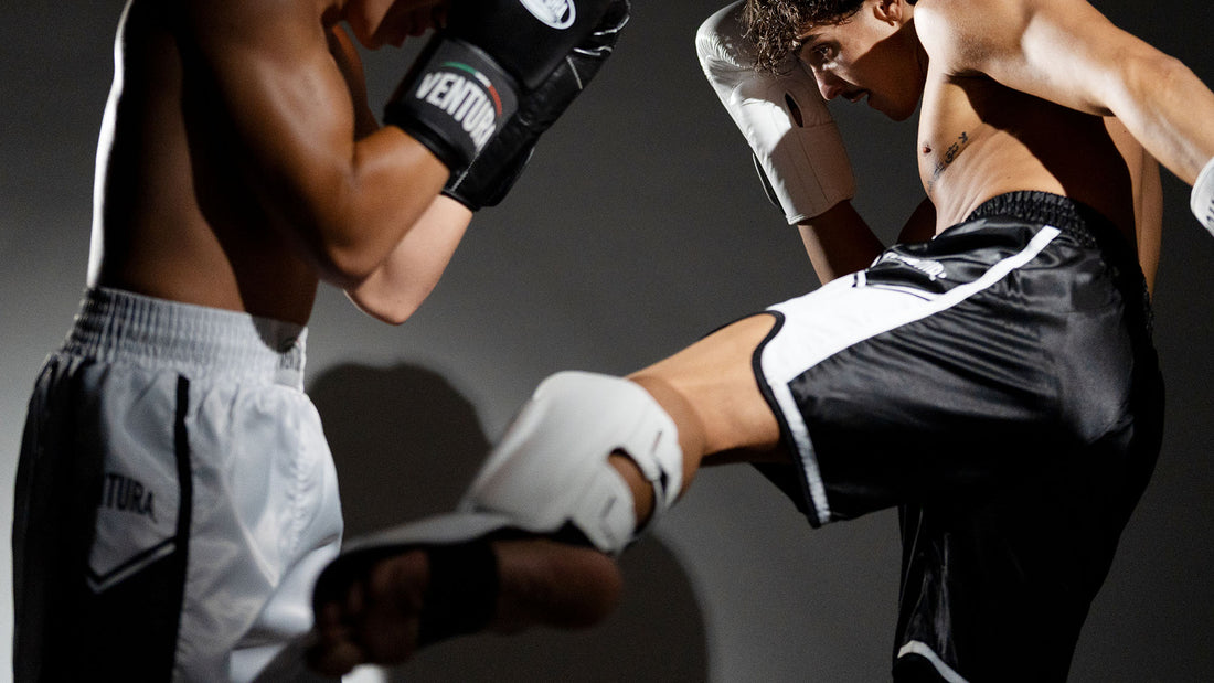 Kickboxing e Muay Thai femminile: abbigliamento e protezioni consigliate