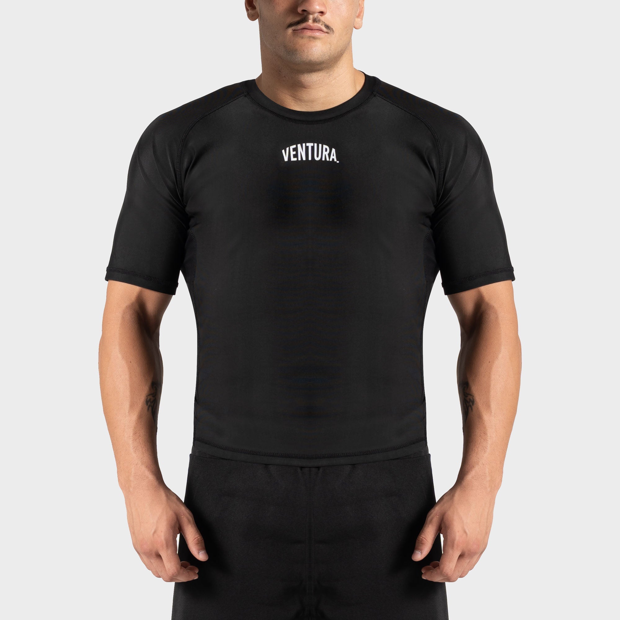 Rashguard e pantaloni a compressione per MMA e BJJ