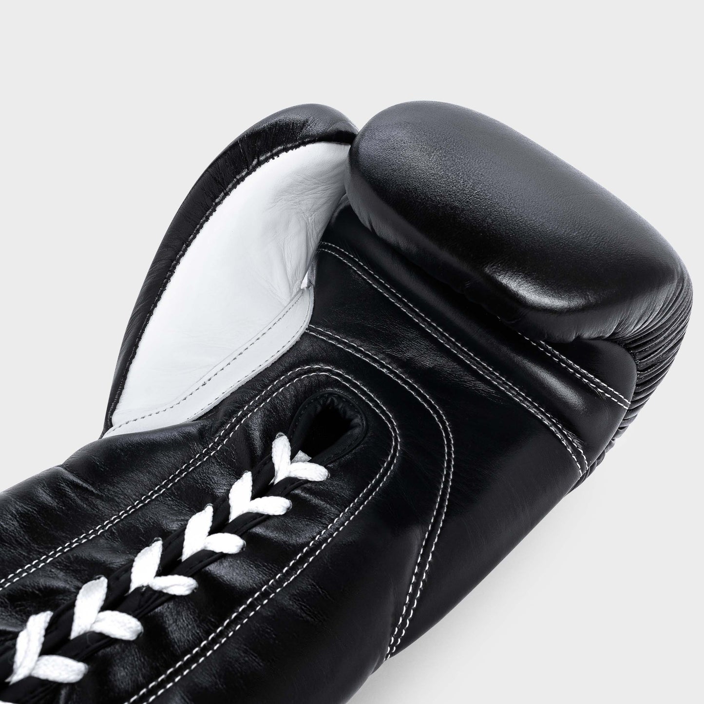 GUANTED DE BOXEO CON CORDONES DE CUERO GENUINO - NEGRO