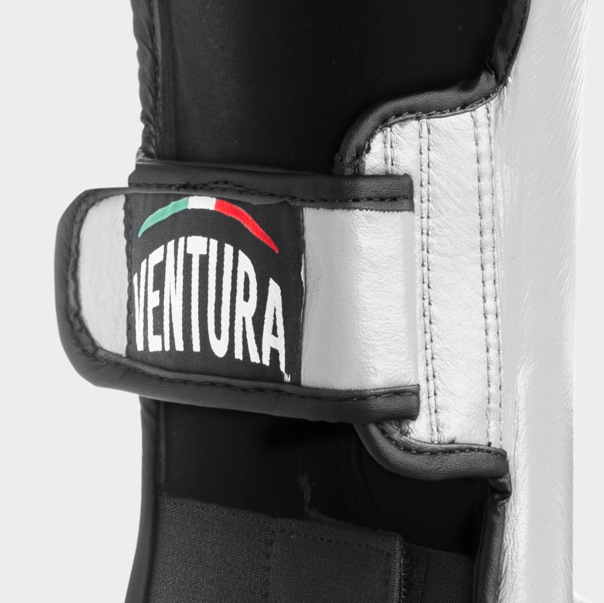 Paratibia in vera pelle da Muay Thai, kick boxing e MMA - grigio